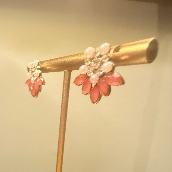 Vintage Coral and Pearl Floral Stud Earrings - Picture 5 of 7